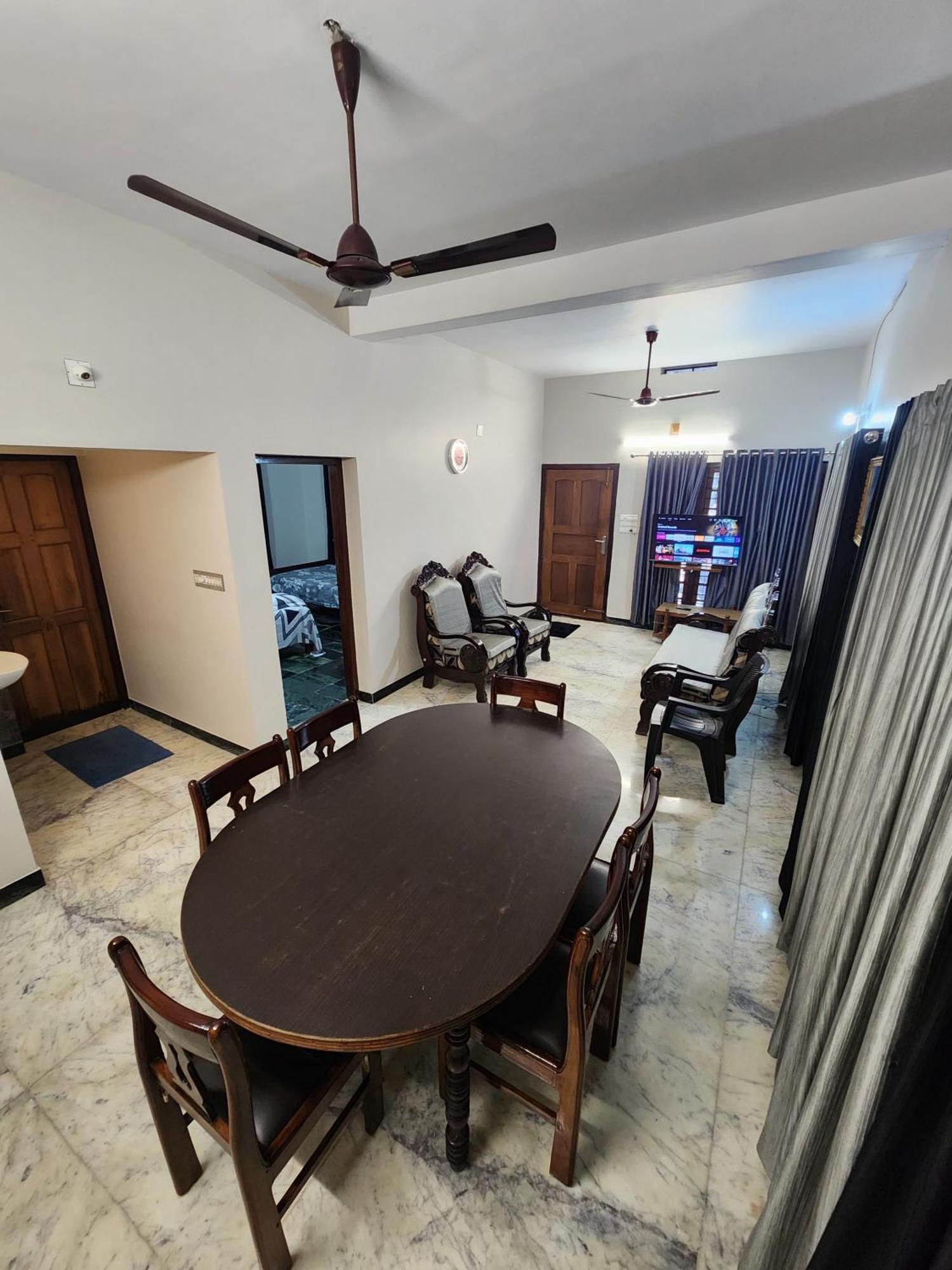 Budget Home Kochi Ngoại thất bức ảnh